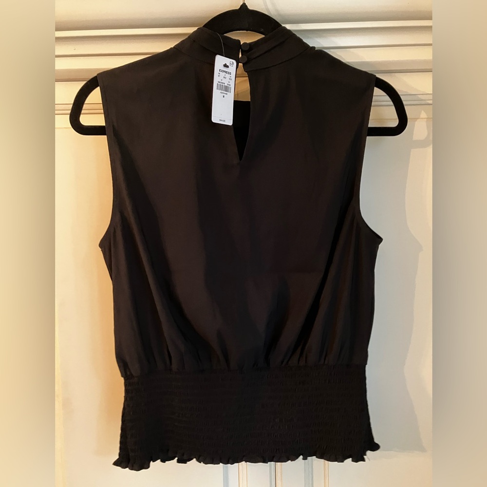 Express black Buttoned sleeveless Top medium nwt - Picture 2 of 4